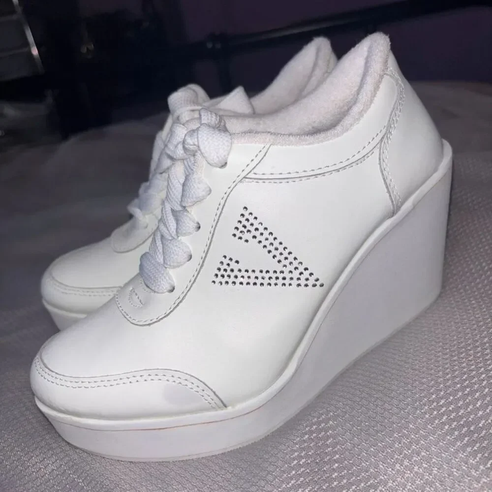 Vintage Y2K 2000’s Volatile Rhinestone Cash White Platform Wedge Sneakers size 7